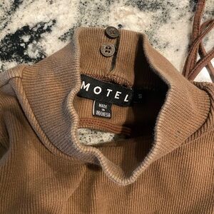 Motel rocks open back long sleeve